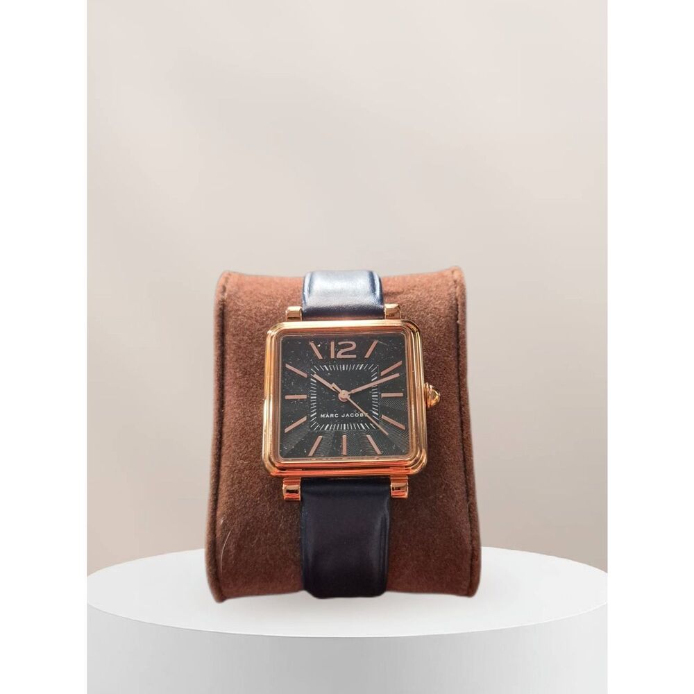 Marc Jacobs Vic MJ1523 watch featuring a rose gold-tone case